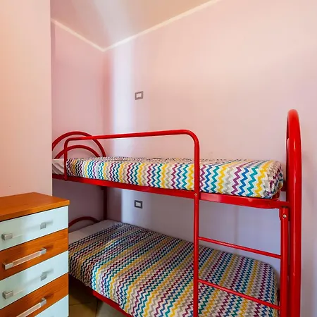 דירה Guesthost - Comfy Balcony Flat With Sea View