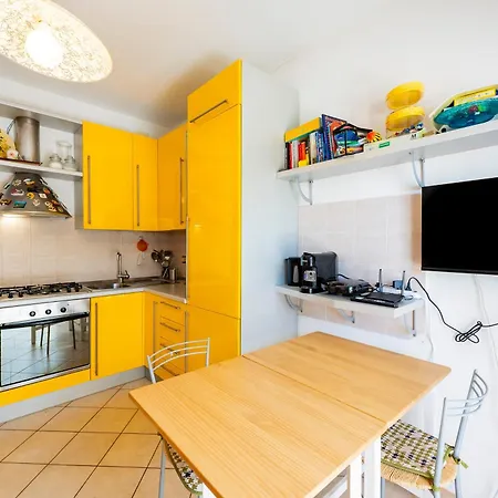 דירה Guesthost - Comfy Balcony Flat With Sea View