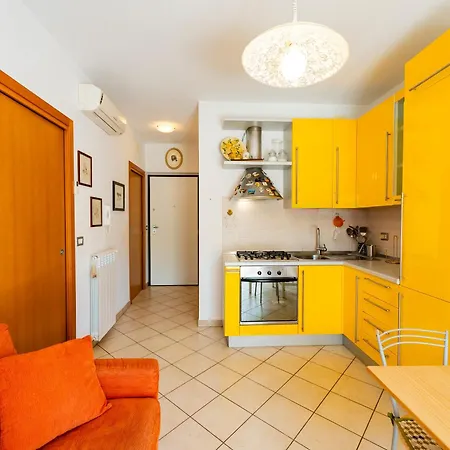 Appartamento Guesthost - Comfy Balcony Flat With Sea View *