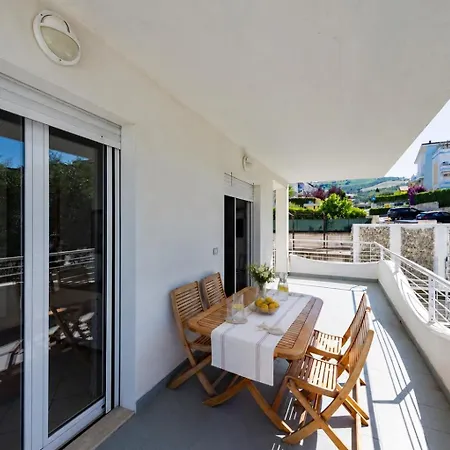 Appartamento Guesthost - Comfy Balcony Flat With Sea View Pineto