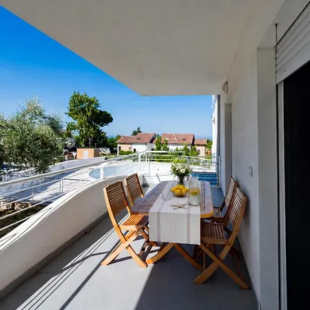Appartamento Guesthost - Comfy Balcony Flat With Sea View