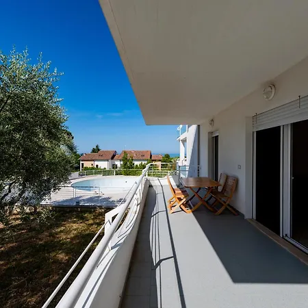 Guesthost - Comfy Balcony Flat With Sea View פינטו