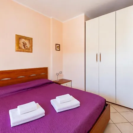 Guesthost - Comfy Balcony Flat With Sea View דירה *