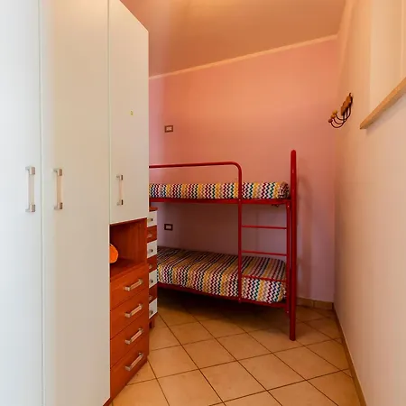 Guesthost - Comfy Balcony Flat With Sea View דירה *
