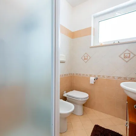 דירה Guesthost - Comfy Balcony Flat With Sea View *