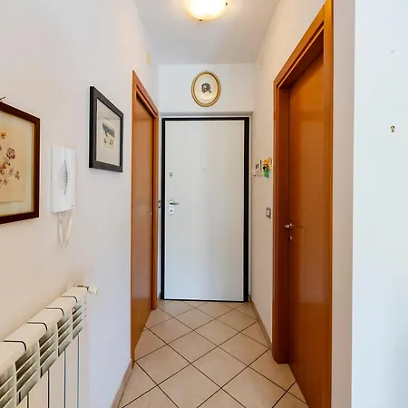 Guesthost - Comfy Balcony Flat With Sea View * פינטו
