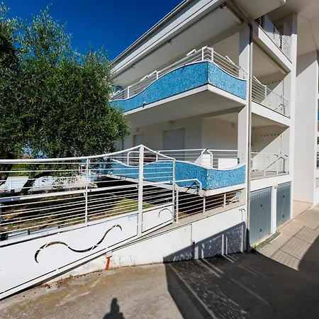 דירה Guesthost - Comfy Balcony Flat With Sea View
