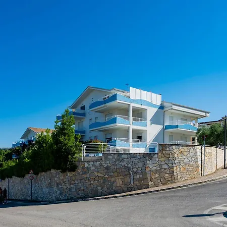 Guesthost - Comfy Balcony Flat With Sea View דירה *